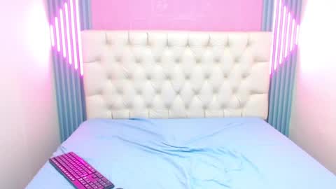 Ella online show from 02-10-25, 06:24