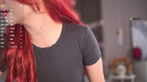 Snapshot of foxylovesyou chatting on 10-17-25, 07:33 foxylovesyou online show from 10-17-25, 07:33