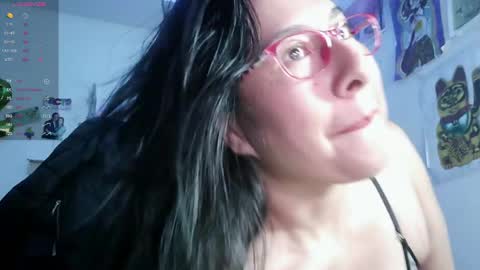 Snapshot of foxymalish chatting on 05-14-26, 05:25 Malishka online show from 05-14-26, 05:25