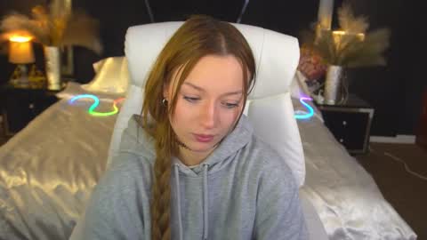 Maya online show from 11-30-25, 07:34