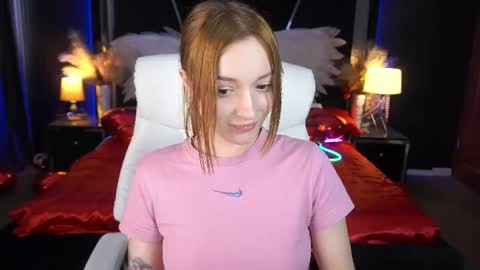Snapshot of foxymayy chatting on 06-18-26, 12:42 Maya online show from 06-18-26, 12:42