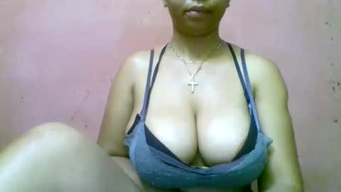 Snapshot of fracisca2204 chatting on 11-13-25, 04:22 fracisca2204 online show from 11-13-25, 04:22