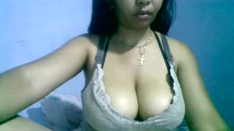 Snapshot of fracisca2204 chatting on 11-30-25, 06:34 fracisca2204 online show from 11-30-25, 06:34