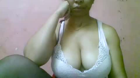 Snapshot of fracisca2204 chatting on 12-20-25, 06:42 fracisca2204 online show from 12-20-25, 06:42