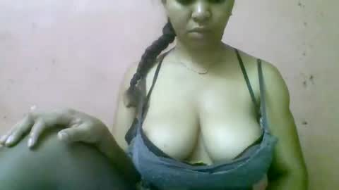 Snapshot of fracisca2204 chatting on 12-21-25, 05:03 fracisca2204 online show from 12-21-25, 05:03