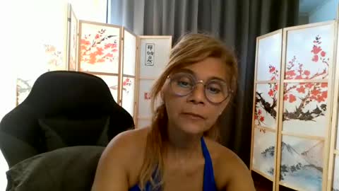 Snapshot of francelune chatting on 07-08-26, 10:53 francelune online show from 07-08-26, 10:53
