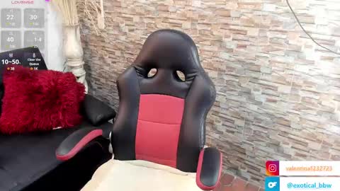 Snapshot of francesca_bbw chatting on 02-11-25, 03:29 online show from 02-11-25, 03:29