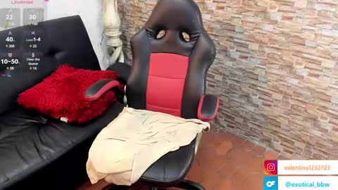 Snapshot of francesca_bbw chatting on 02-11-25, 06:30 online show from 02-11-25, 06:30