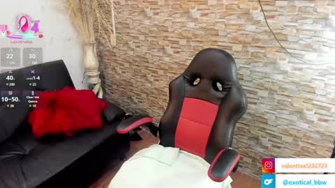 Snapshot of francesca_bbw chatting on 03-08-25, 10:13 online show from 03-08-25, 10:13