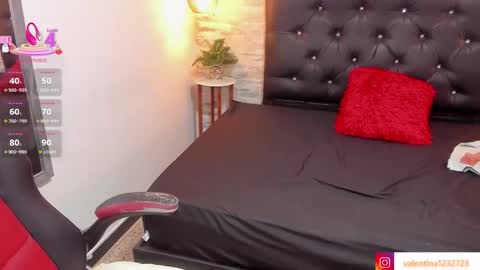 Snapshot of francesca_bbw chatting on 10-18-25, 03:35 online show from 10-18-25, 03:35