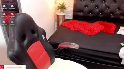 Snapshot of francesca_bbw chatting on 11-26-25, 02:12 online show from 11-26-25, 02:12