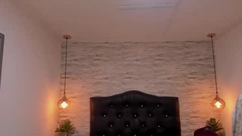 Snapshot of francesca_bbw chatting on 12-14-25, 02:11 online show from 12-14-25, 02:11