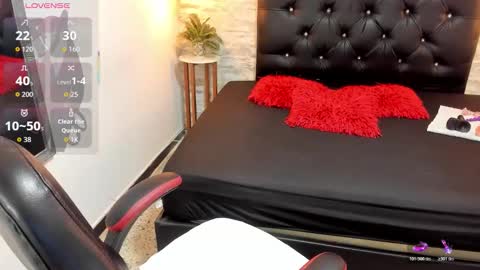 Snapshot of francesca_bbw chatting on 01-14-26, 03:01 online show from 01-14-26, 03:01