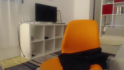 Snapshot of francescosal chatting on 10-04-25, 04:27 francescosal online show from 10-04-25, 04:27