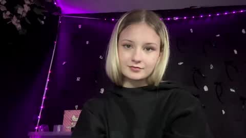 Snapshot of francieeastburn chatting on 03-21-26, 03:59 Liza online show from 03-21-26, 03:59