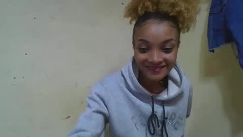 Snapshot of francinoli chatting on 05-13-26, 03:59 Francinoli online show from 05-13-26, 03:59
