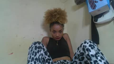Snapshot of francinoli chatting on 05-18-26, 04:18 Francinoli online show from 05-18-26, 04:18