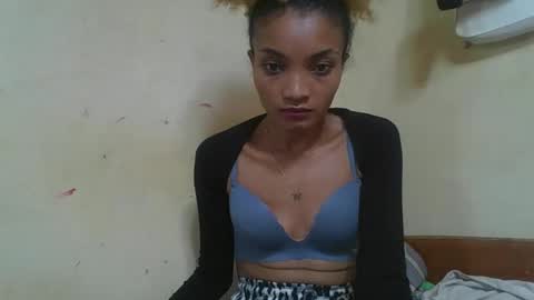 Snapshot of francinoli chatting on 05-19-26, 02:18 Francinoli online show from 05-19-26, 02:18