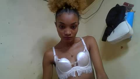 Snapshot of francinoli chatting on 05-20-26, 04:51 Francinoli online show from 05-20-26, 04:51