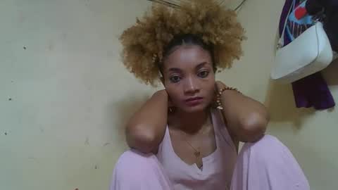 Snapshot of francinoli chatting on 05-21-26, 05:36 Francinoli online show from 05-21-26, 05:36