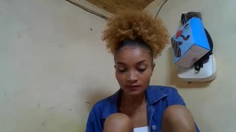 Snapshot of francinoli chatting on 05-22-26, 06:02 Francinoli online show from 05-22-26, 06:02