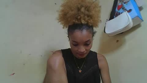 Snapshot of francinoli chatting on 05-25-26, 07:47 Francinoli online show from 05-25-26, 07:47