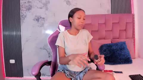 Laura online show from 11-20-25, 07:24