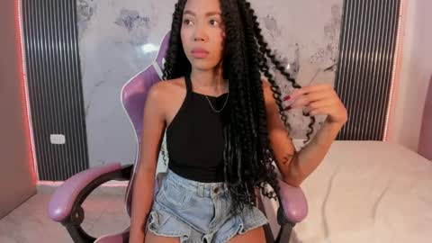 Laura online show from 04-22-26, 03:09