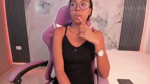 Laura online show from 06-12-26, 07:35