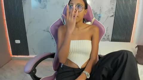 Laura online show from 07-01-26, 07:24