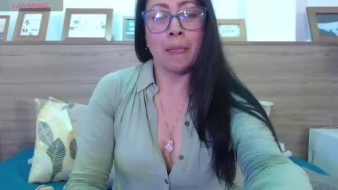 Snapshot of francisca_vera chatting on 06-01-26, 08:32 francisca_vera online show from 06-01-26, 08:32