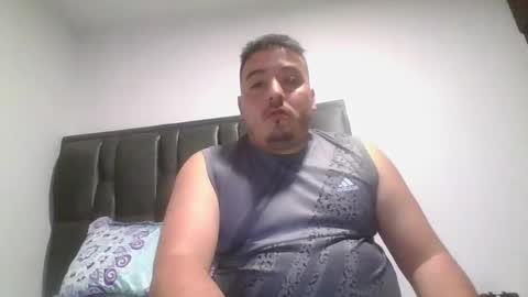 Snapshot of francoisroy chatting on 12-29-24, 04:27 Juan online show from 12-29-24, 04:27