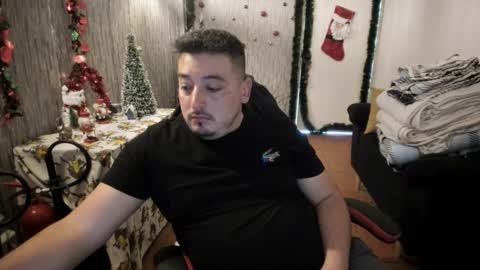 Snapshot of francoisroy chatting on 12-31-24, 05:18 Juan online show from 12-31-24, 05:18