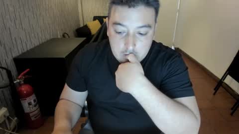 Snapshot of francoisroy chatting on 02-27-25, 04:53 Juan online show from 02-27-25, 04:53