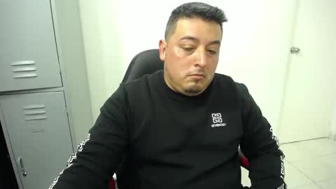 Snapshot of francoisroy chatting on 10-01-25, 09:54 Juan online show from 10-01-25, 09:54