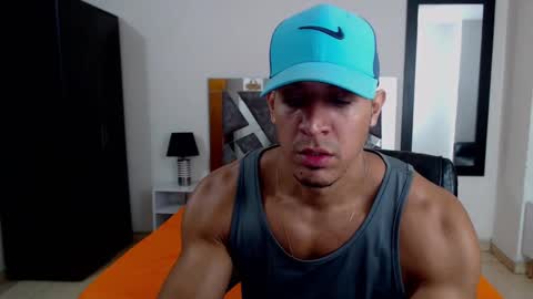 Snapshot of frank_heaven_shore chatting on 02-14-25, 05:03 Frank online show from 02-14-25, 05:03