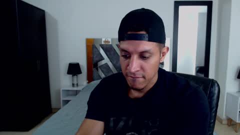 Snapshot of frank_heaven_shore chatting on 02-15-25, 09:04 Frank online show from 02-15-25, 09:04