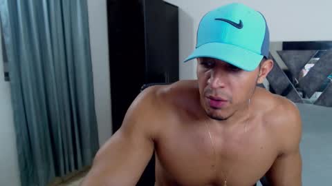 Snapshot of frank_heaven_shore chatting on 02-17-25, 04:09 Frank online show from 02-17-25, 04:09