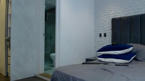 Snapshot of frank_heaven_shore chatting on 02-21-25, 06:51 Frank online show from 02-21-25, 06:51