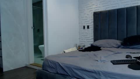 Snapshot of frank_heaven_shore chatting on 02-25-25, 12:14 Frank online show from 02-25-25, 12:14