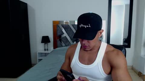 Snapshot of frank_heaven_shore chatting on 02-27-25, 02:42 Frank online show from 02-27-25, 02:42