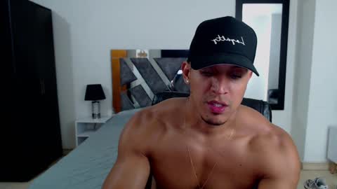 Snapshot of frank_heaven_shore chatting on 02-28-25, 03:15 Frank online show from 02-28-25, 03:15