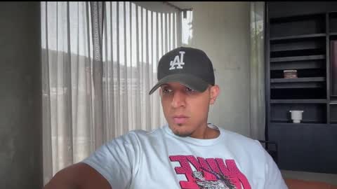 Snapshot of frank_heaven_shore chatting on 11-25-25, 07:36 Frank online show from 11-25-25, 07:36