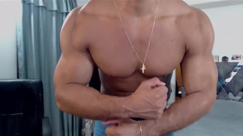 Snapshot of frank_heaven_shore chatting on 01-19-26, 02:43 Frank online show from 01-19-26, 02:43