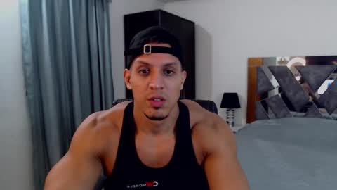 Snapshot of frank_heaven_shore chatting on 02-11-26, 03:06 Frank online show from 02-11-26, 03:06