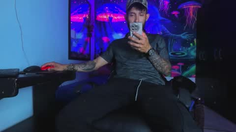 Snapshot of frankdanielsmolano chatting on 04-12-26, 04:39 frankdanielsmolano online show from 04-12-26, 04:39