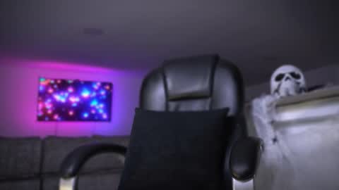 Snapshot of frankfarrellx chatting on 10-24-25, 11:12 Frank Farrell. Hey remember to give me a thumbs up Ty online show from 10-24-25, 11:12