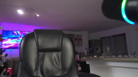 Snapshot of frankfarrellx chatting on 12-18-25, 03:56 Frank Farrell. Hey remember to give me a thumbs up Ty online show from 12-18-25, 03:56