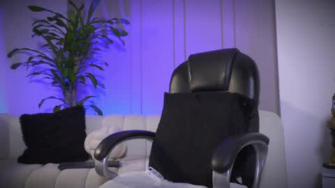 Frank Farrell. Hey remember to give me a thumbs up Ty online show from 04-20-26, 11:39