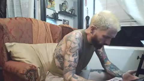 Frankie DRay   LikeFollowShareBuild online show from 06-18-26, 04:57